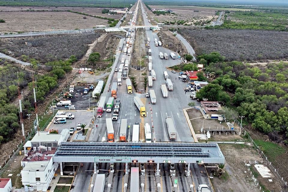 caseta de cobro
autopista, nuevo laredo, tráfico, sabinas hidalgo