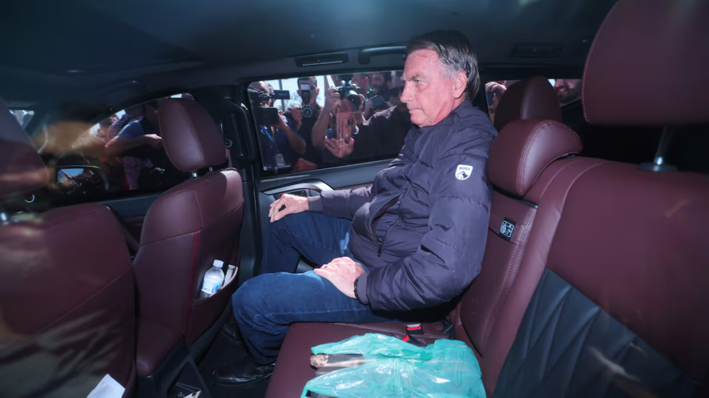 Image › La Sierra Madre Brasil: Daño En Tobillera De Bolsonaro Revela Nueva Crisis Judicial