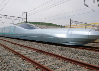 tren-bala-de-Japón-levitación-magnética-Maglev-tren-futurista-gran-velocidad