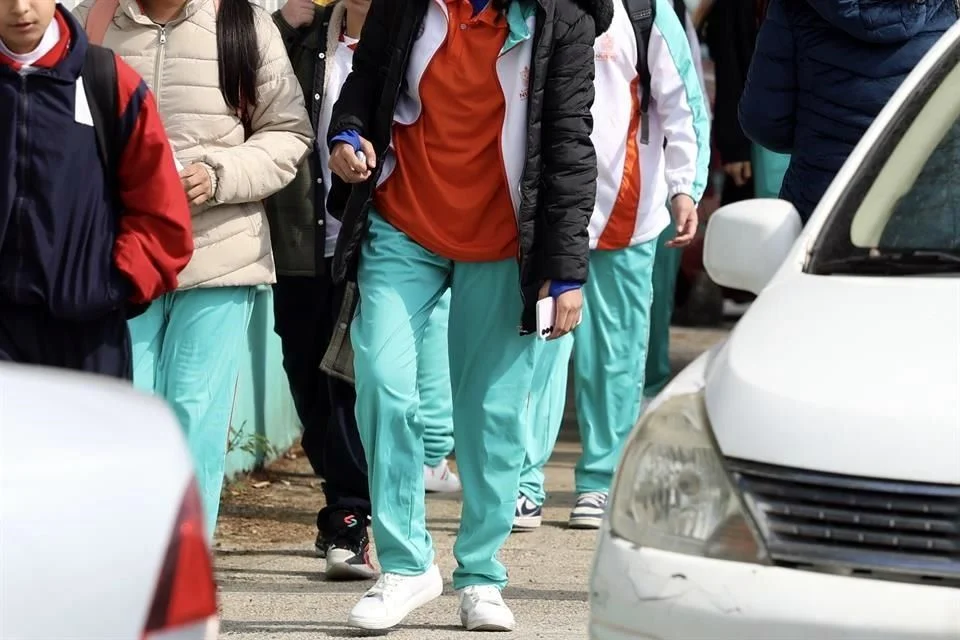 Image › La Sierra Madre Línea-naranja-en-aulas-samuel-garcía-movimiento-ciudadano-uniformes-escolares