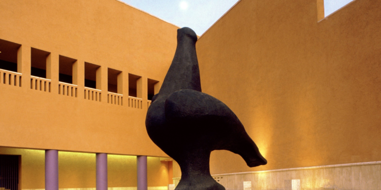 Museo-marco-ofrece-descuento-pa'l-norte-2026-arte-contemporáneo-monterrey › La Sierra Madre