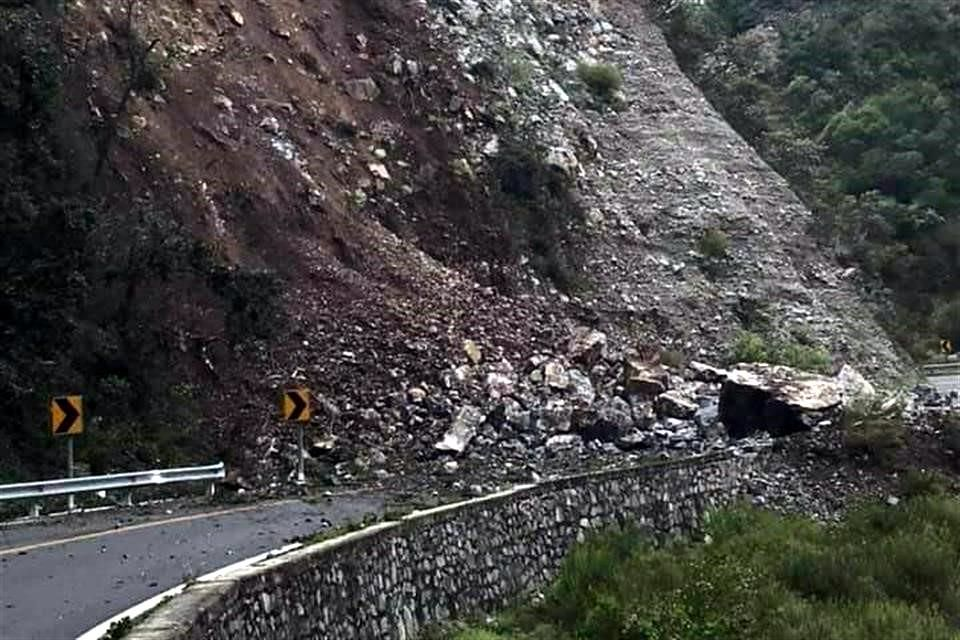 Cierran Carretera a Iturbide Por Deslave