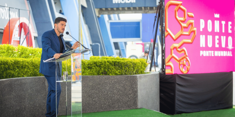 Samuel Presentando Ponte Mundial Con Las Según Empresas De Ponte Mundial Que Colaboran Con El Proyecto › La Sierra Madre