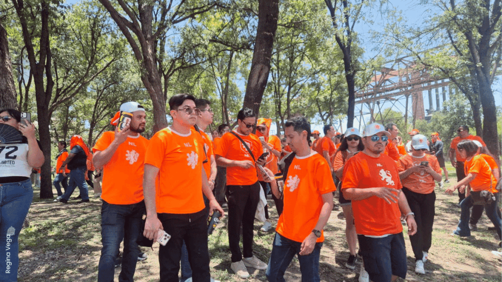 Aficionados Neerlandeses En El Parque Fundidora Son Usados Como Propaganda Política › La Sierra Madre