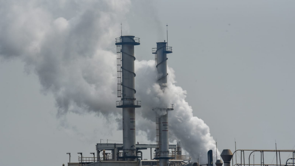 Causas-de-la-contaminacion-del-aire › La Sierra Madre Las Industrias Vuelven a Trabajar a Máxima Potencia Una Vez Terminada La Sede De Monterrey Del Mundial, Empeorando La Calidad Del Aire En Nuevo León › La Sierra Madre