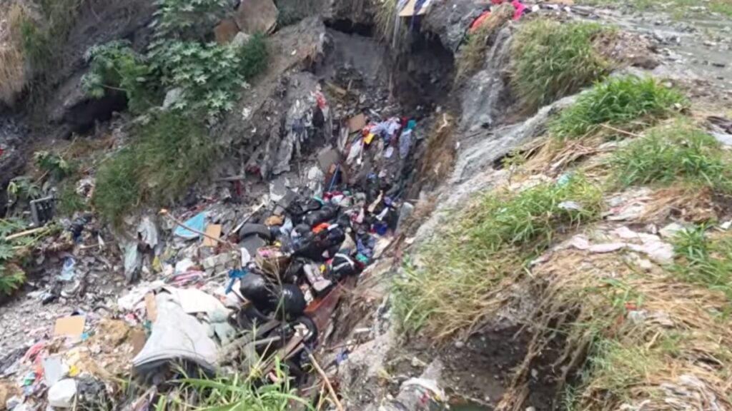 Zona-afectada-por-escombro-cerca-del-estadio › La Sierra Madre Gobierno-de-nuevo-leon-escondio-basura-del-rio-santa-catarina › La Sierra Madre