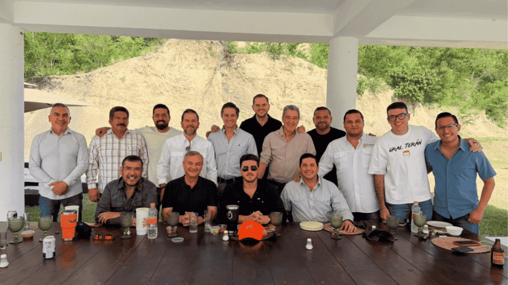 Reunión De Funcionarios Estatales Del Poder Político De Nuevo León › La Sierra Madre